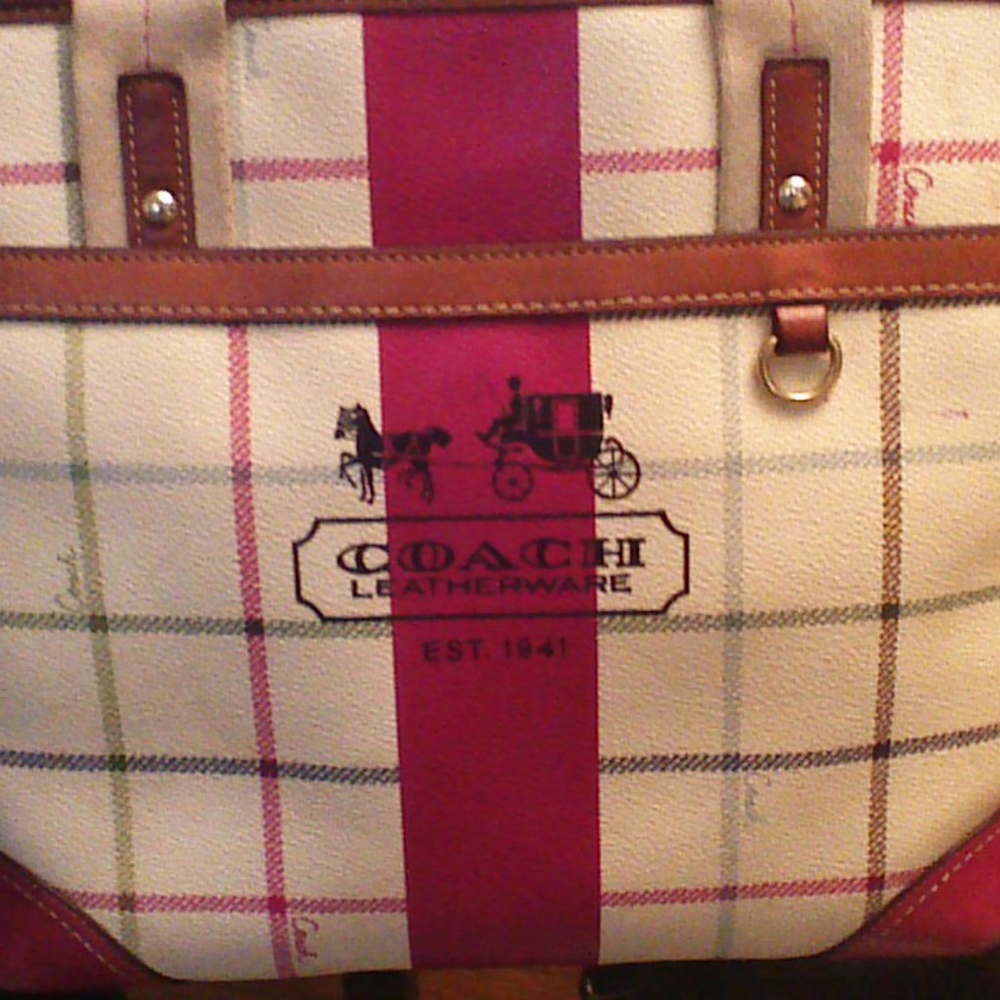 SUPER CUTE COACH BAG!!